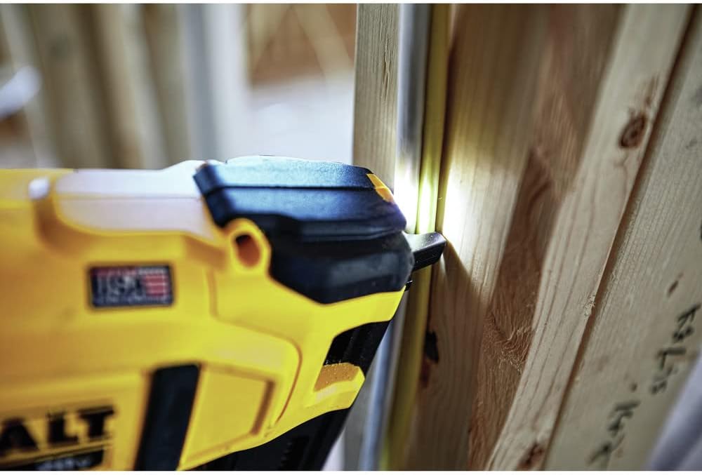 DEWALT 20V MAX* Stapler Kit for Cables (DCN701D1)