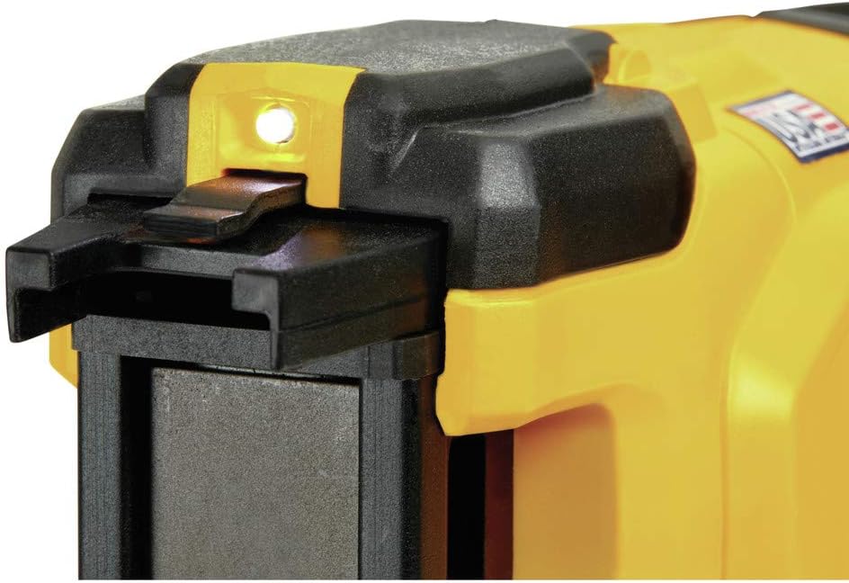 DEWALT 20V MAX* Stapler Kit for Cables (DCN701D1)