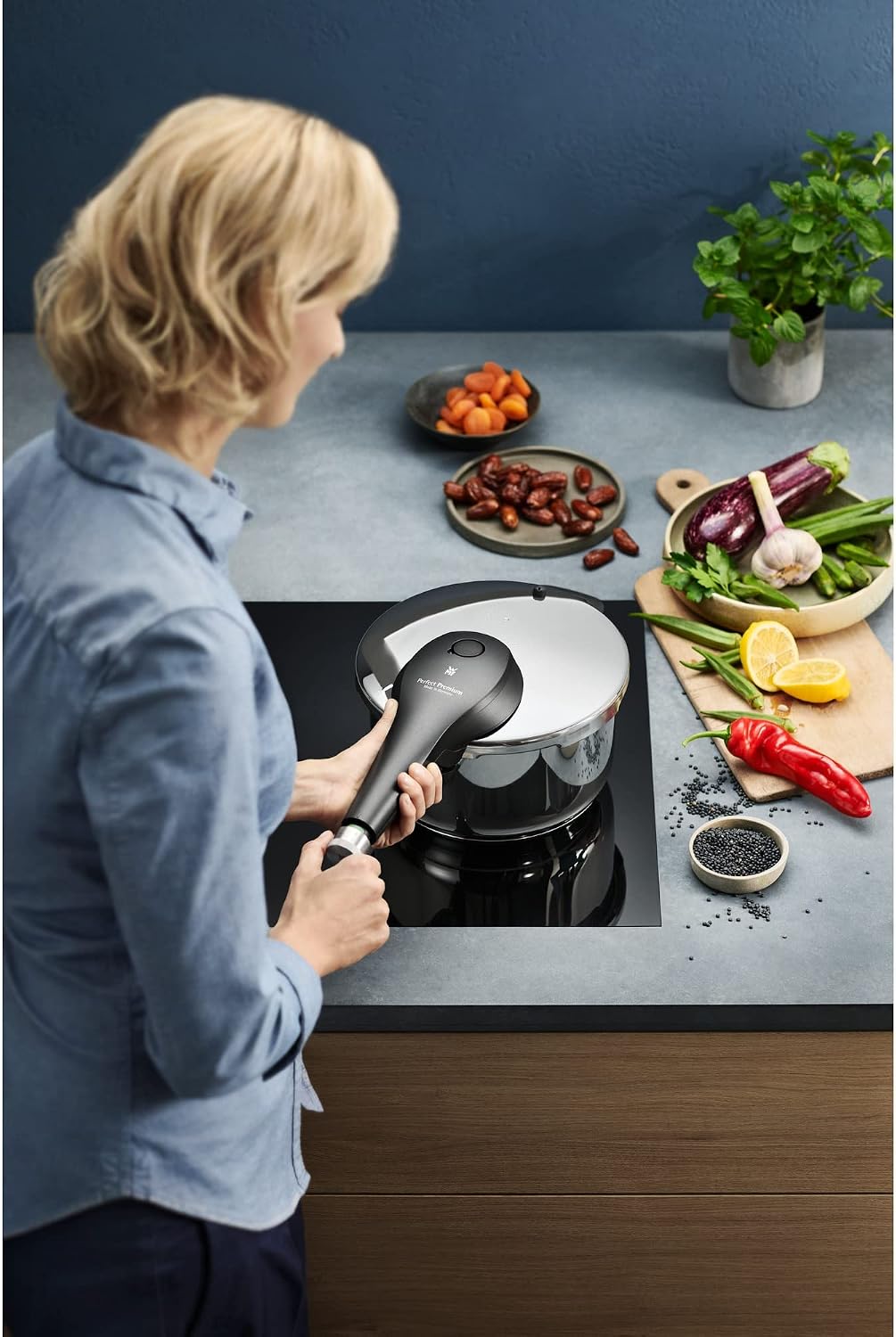 WMF Perfect Pressure Cooker 8.5 L Premium Polished Stainless Steel 2 Cooking Levels All-in-One Rotary Knob, Dishwasher Safe, Diameter 22 cm Suitable for Induction, Stainless Steel, Silver