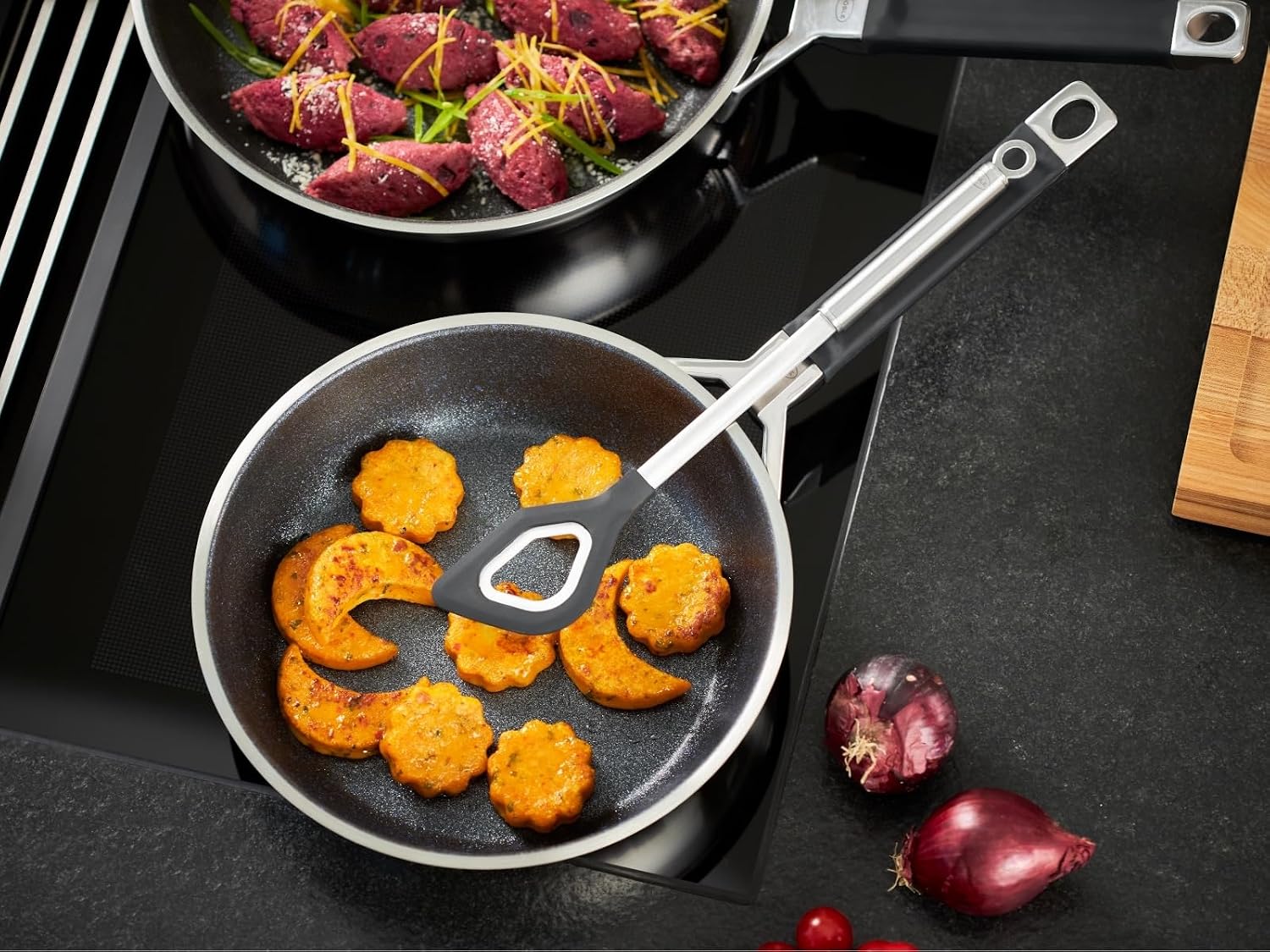 Rösle Silence Pro Frying Pan with Scratch-Resistant Premium Non-Stick Coating ProResist, Silicone Handle, 28 cm, 18/10 Stainless Steel, Suitable for Induction Cookers, Dishwasher Safe, Silver/Black