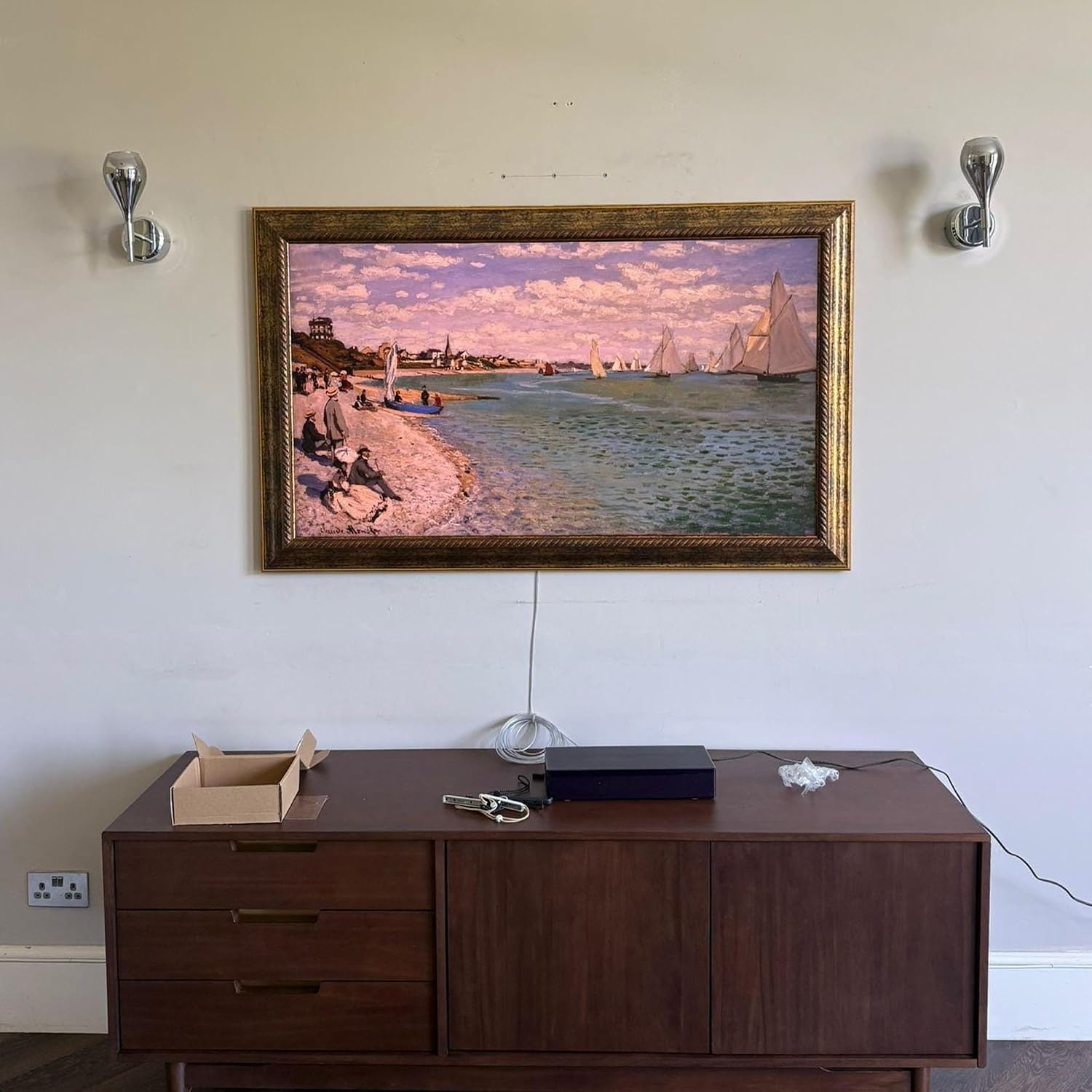 Patina Gold Walnut 32' TV frame - Compatible ONLY with Samsung The Frame TV (Fits 2021-2025 models, model codes: 32LS03A/B/C/FA)
