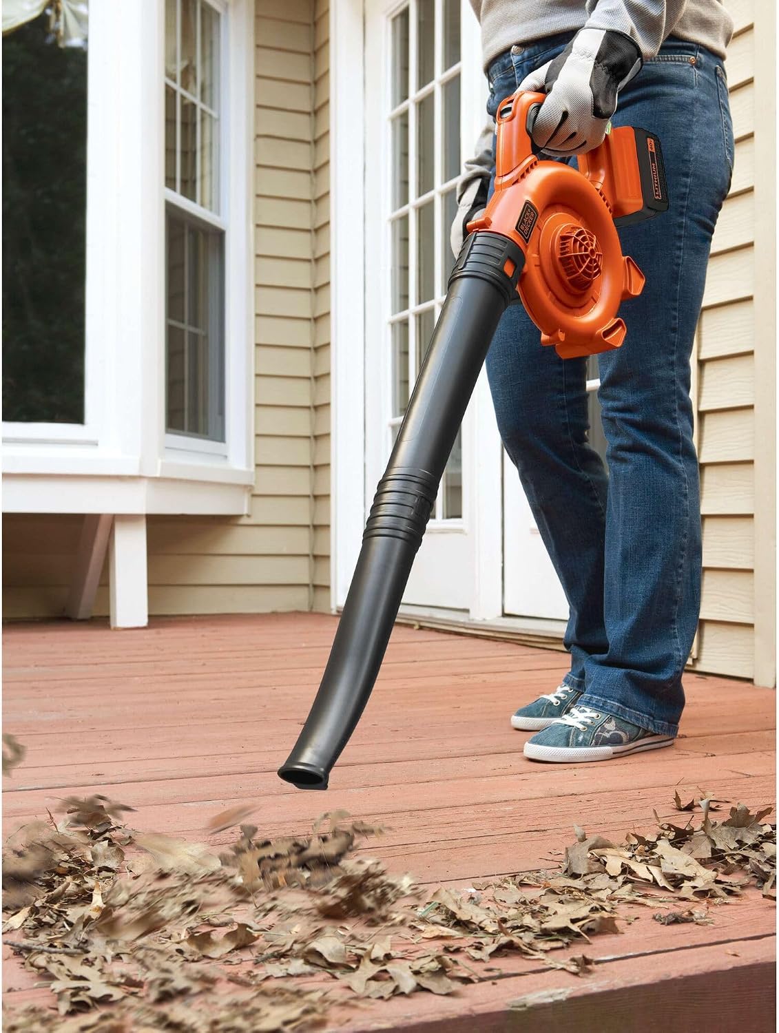 BLACK+DECKER Leaf Blower Cordless with Battery and Charger, POWERCOMMAND 40V MAX 90 CFM Variable Speed Up to 120 MPH, Battery Leaf Blower, Hard Surface and Yard Sweeper (LSW36)
