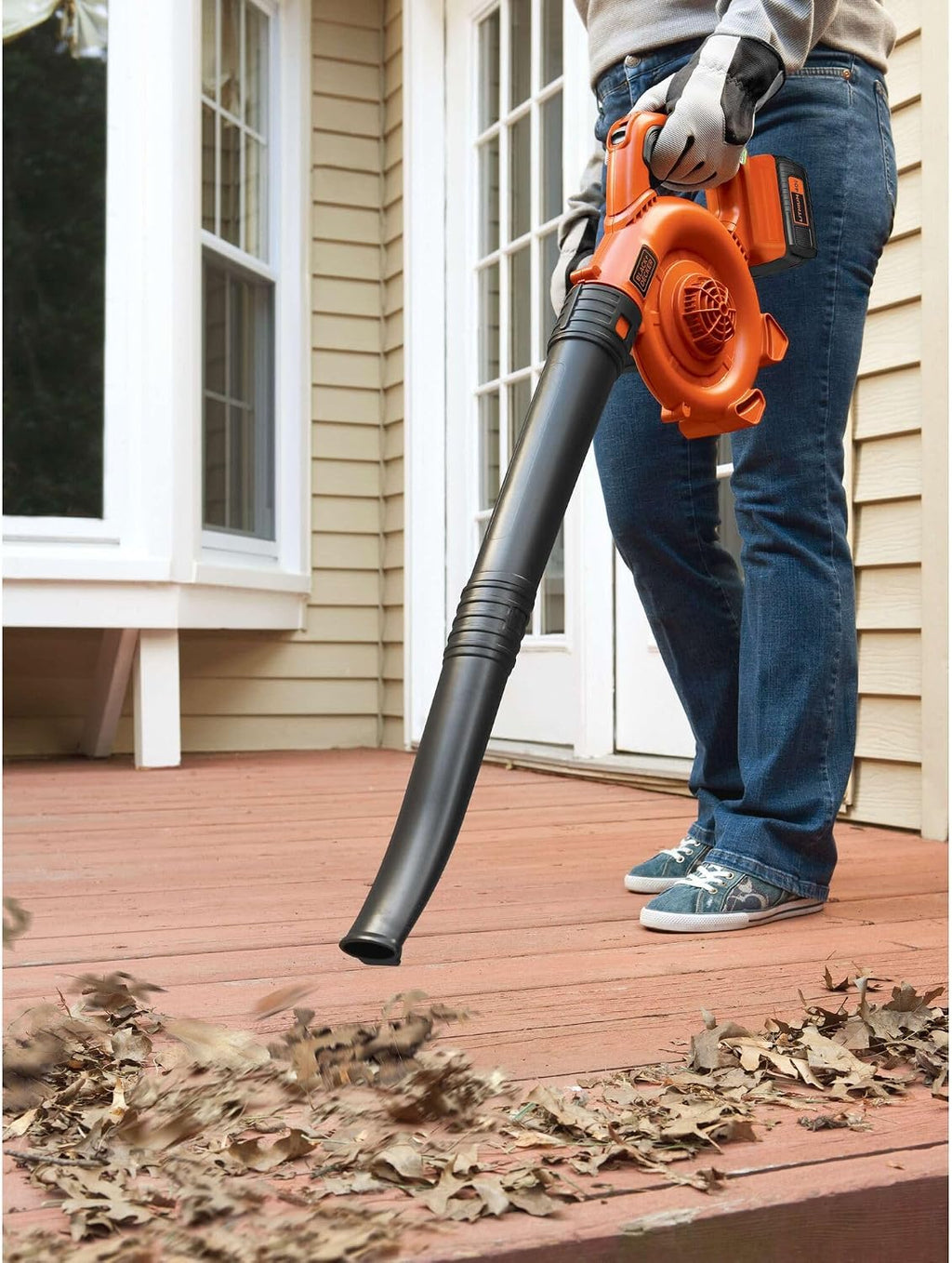 BLACK+DECKER Leaf Blower Cordless with Battery and Charger, POWERCOMMAND 40V MAX 90 CFM Variable Speed Up to 120 MPH, Battery Leaf Blower, Hard Surface and Yard Sweeper (LSW36)